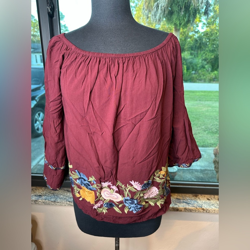 Solitaire Burgundy Floral Embellished Relaxed Peasant Blouse Size Medium